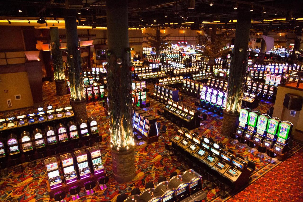 Bally'S Twin River Lincoln Casino & Hotel Экстерьер фото